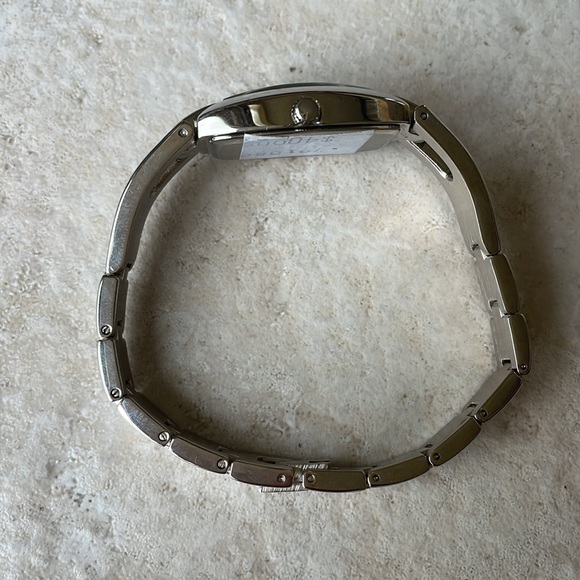 Armitron lady battery water resistant stainless steel - Picture 4 of 6